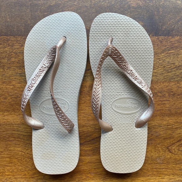 Havaianas Gold Flip Flops Brazilian Size 37/38 US Size 7/8 - Picture 2 of 3